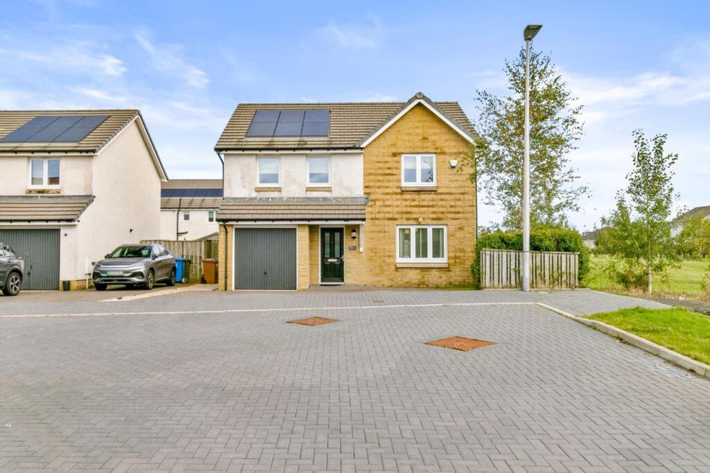 4-bed detached on Tahay Crescent, Newton Mearns, G77, £450,000
