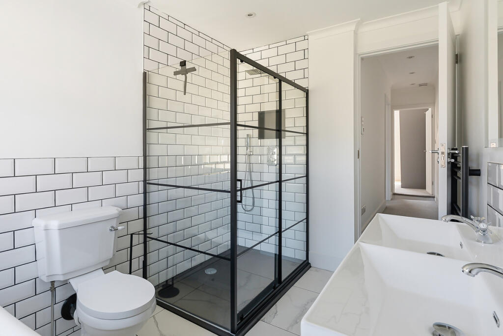 House in Elmbridge, Weybridge - View 2