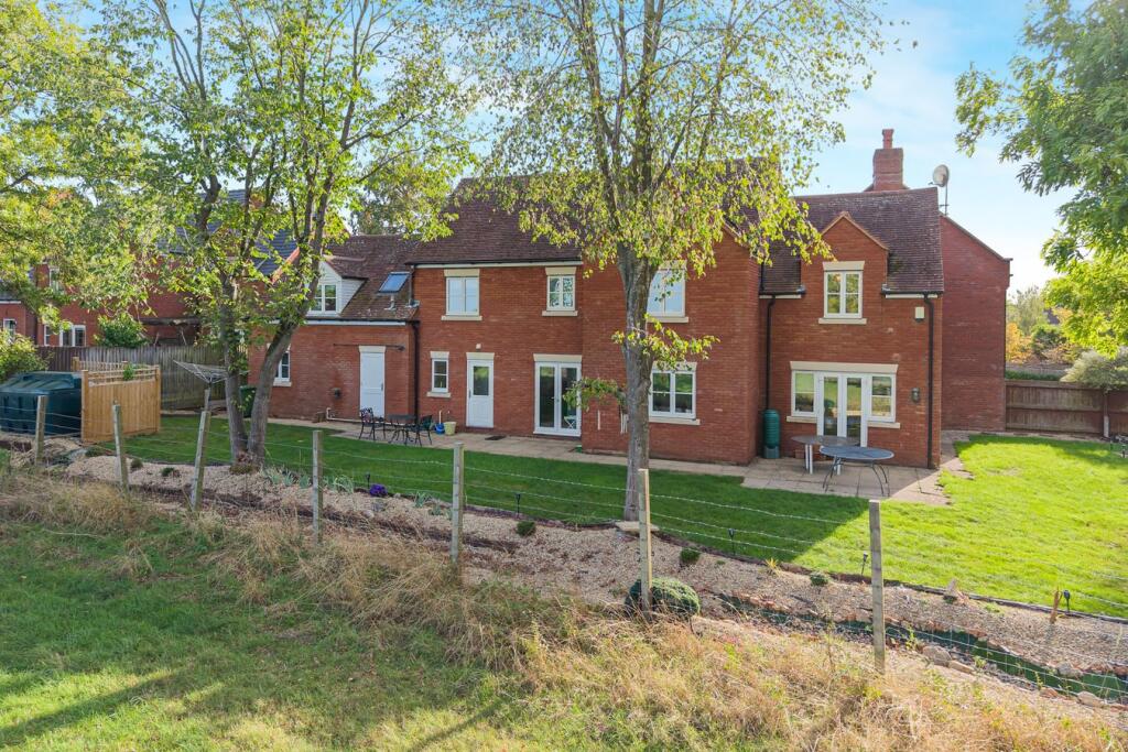 House in Forest of Dean, Hartpury - More