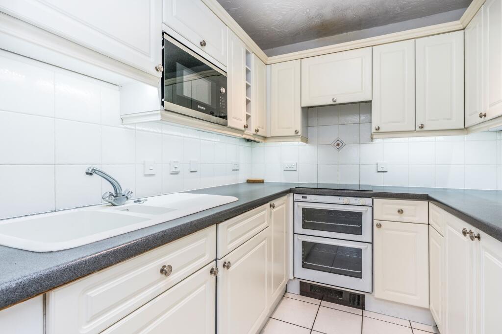 Apartment in Southampton - View 3