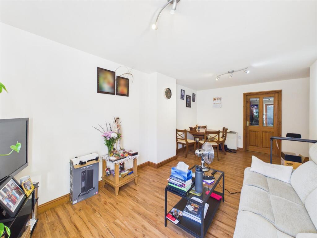 House in Worcester - View 3