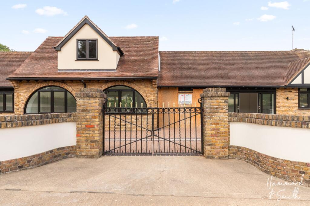 House in Romford - More
