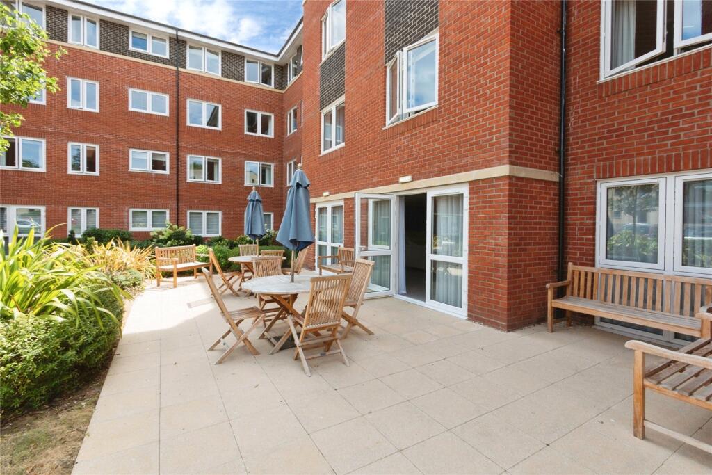 Apartment in Reading - View 5