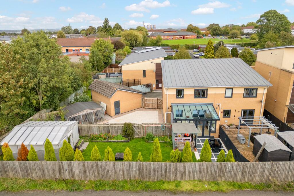 Brackendale, Halton Brook, WA7 photo 3