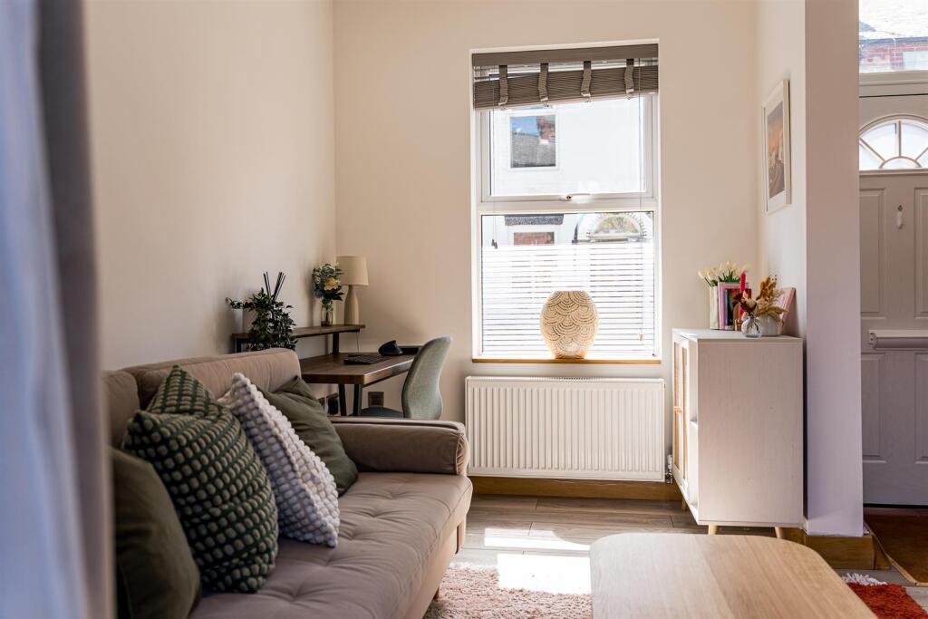 Seymour Grove, Sale photo 2