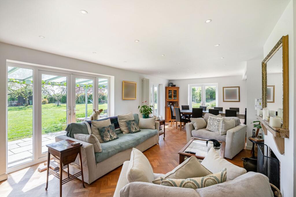 East Street, Rusper, RH12 - More