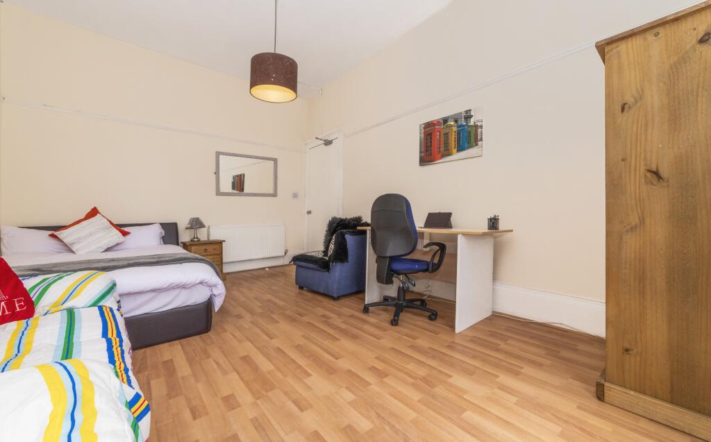Main image of property: Elderslie Street, Glasgow, G3