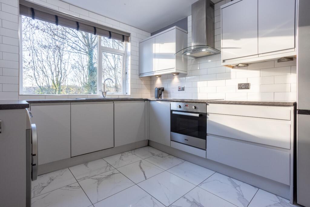 Wood View Grove, Brighouse, HD6 2EH photo 2