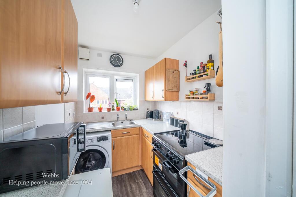 Apartment in Wolverhampton, Ashmore Park - View 2