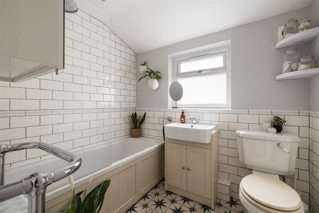 House in London, Cann Hall, Leytonstone - More
