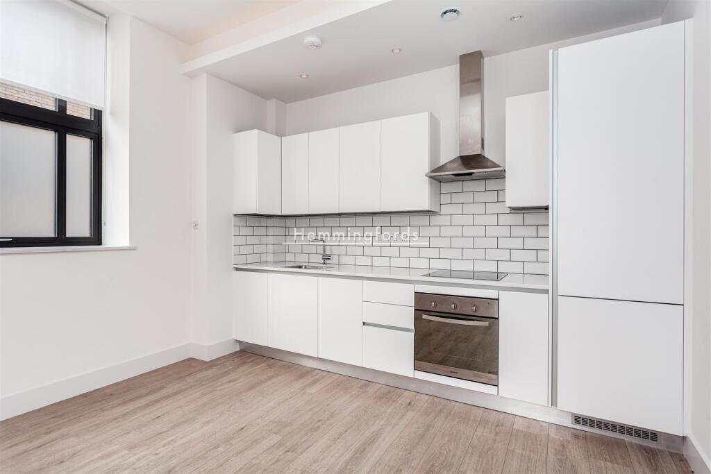 Apartment in London - View 5