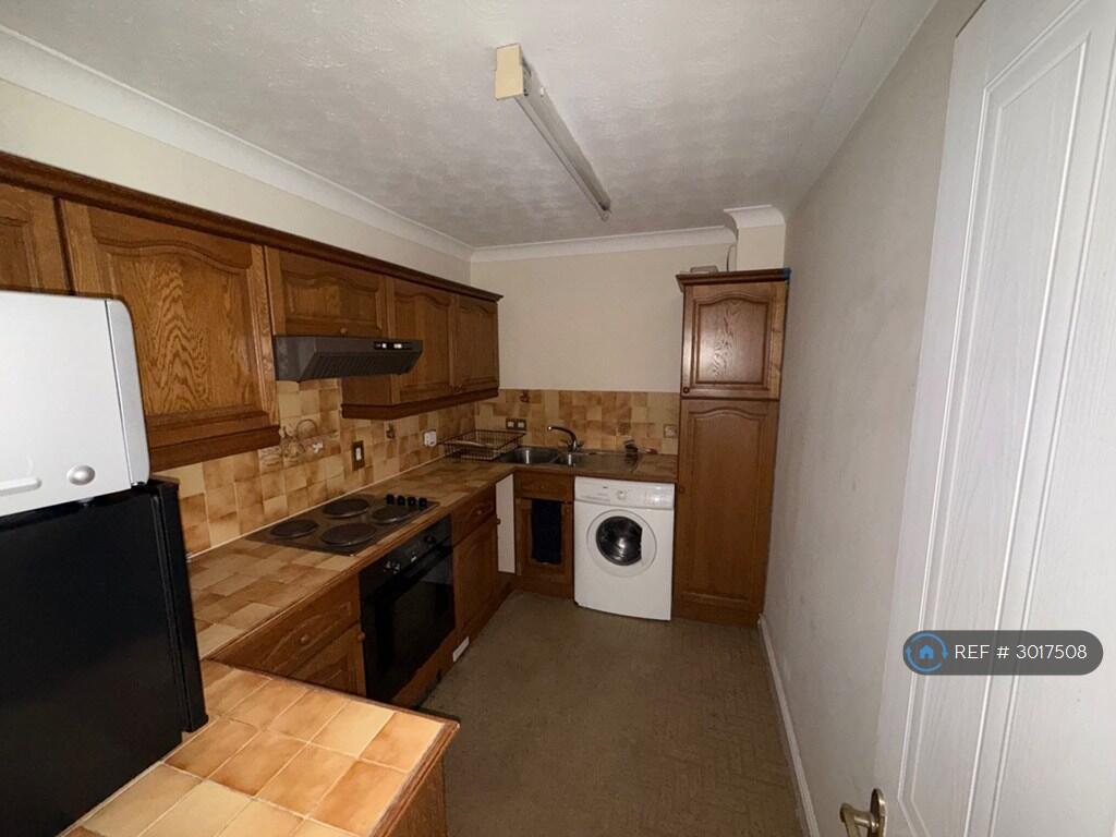 Apartment in Slough - View 4