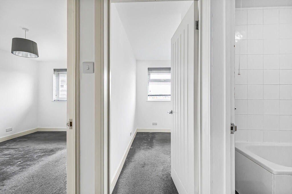 Apartment in East Hertfordshire, Folly Island, Hertford - View 3
