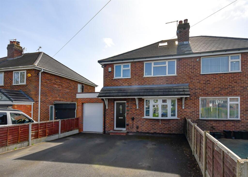 Main image of property: 17 Lawnswood Avenue, Claregate, Wolverhampton, WV6 9HP
