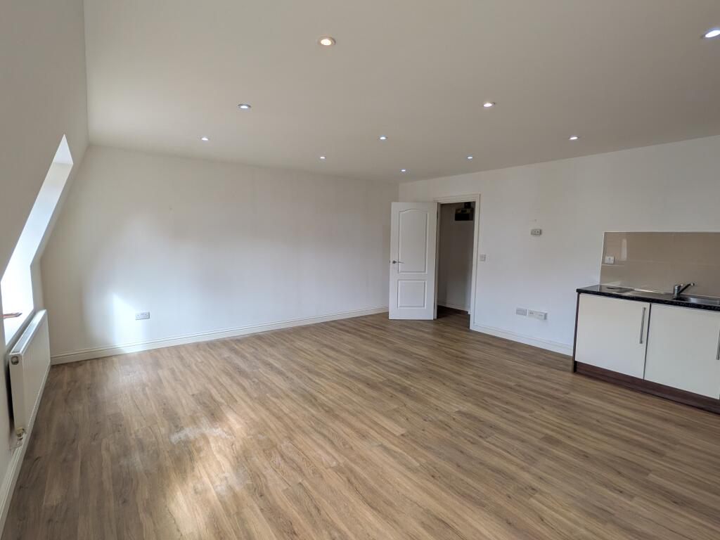Apartment in Reigate and Banstead, Earlswood - View 3
