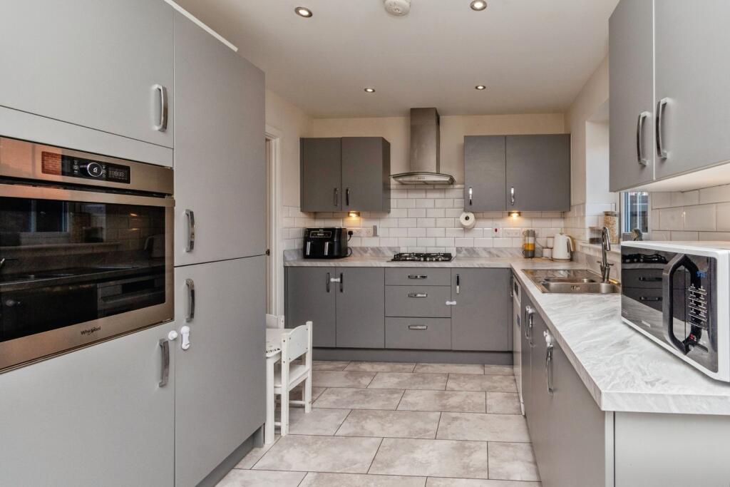 Leighton Drive, Bridgtown, Cannock, WS11 photo 4