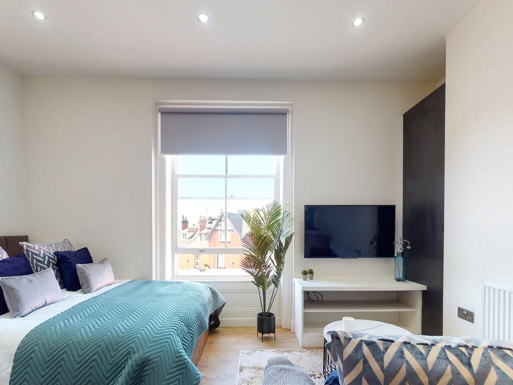 Main image of property: Apt 5, 29 Clarendon Road #791755