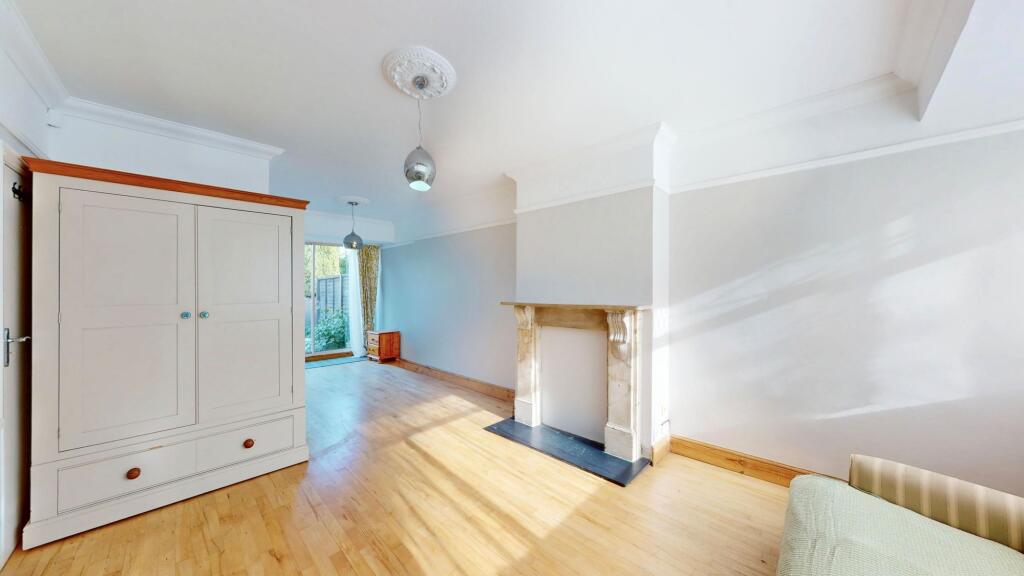 Balmoral Drive, Hayes, UB4 photo 3