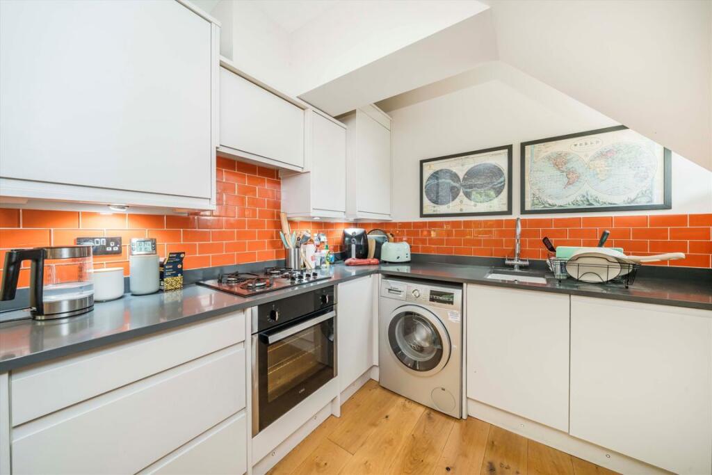 Apartment in Kingston upon Thames - View 3