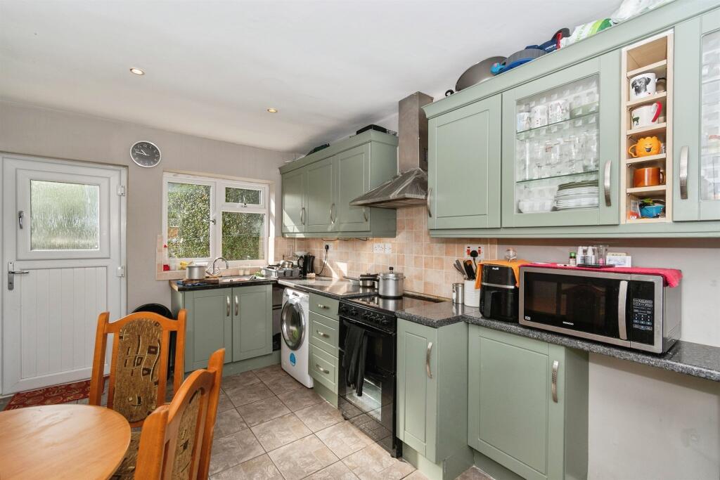 Slingsby Crescent, Harrogate photo 4