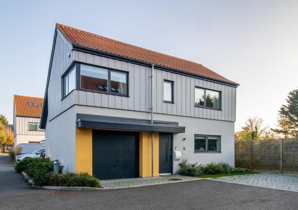 Main image of property: Fairfield End, Cambridge