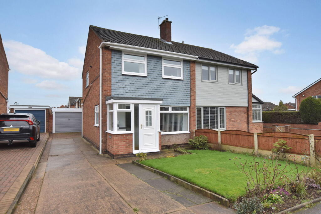 3-bed semi-detached on North Lane, WOODLESFORD, Leeds LS26 8RW., £254,950