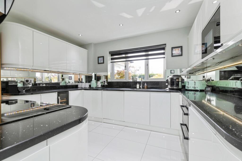 House in Ingleby Barwick, Stockton-on-Tees - More