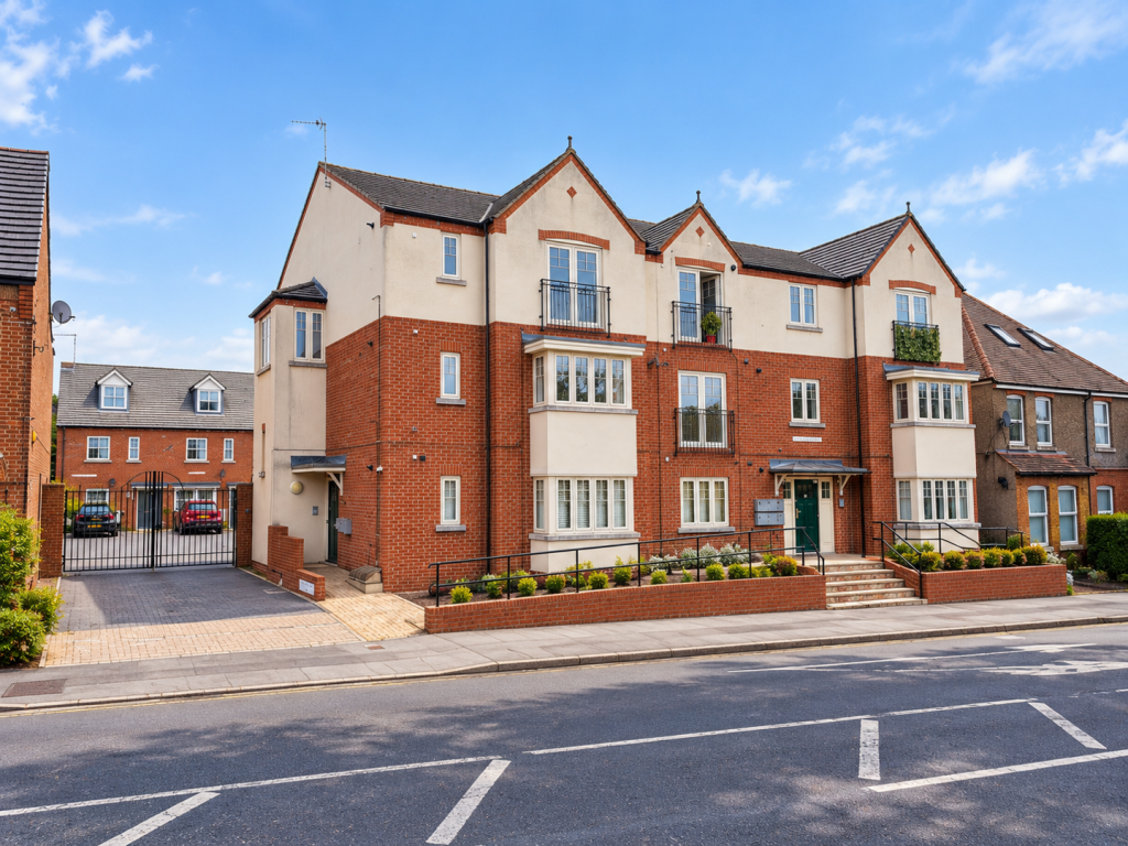 2-bed flat on Hillmorton Road, Rugby, £155,000