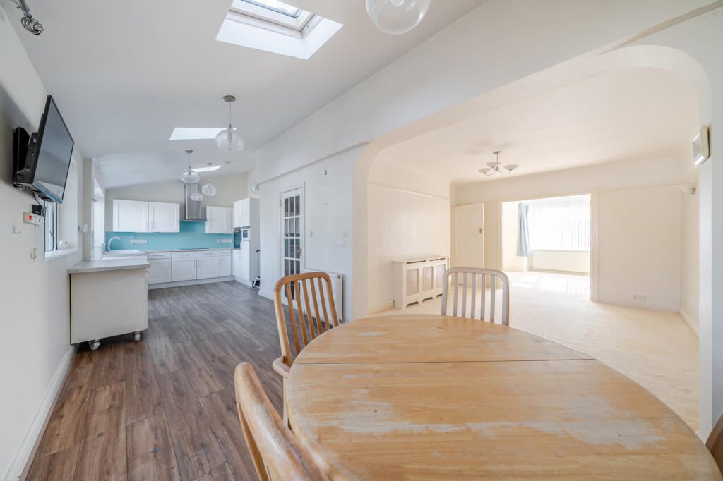 House in Croydon - View 4