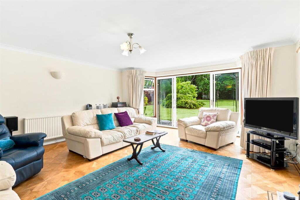 House in Sutton - View 2