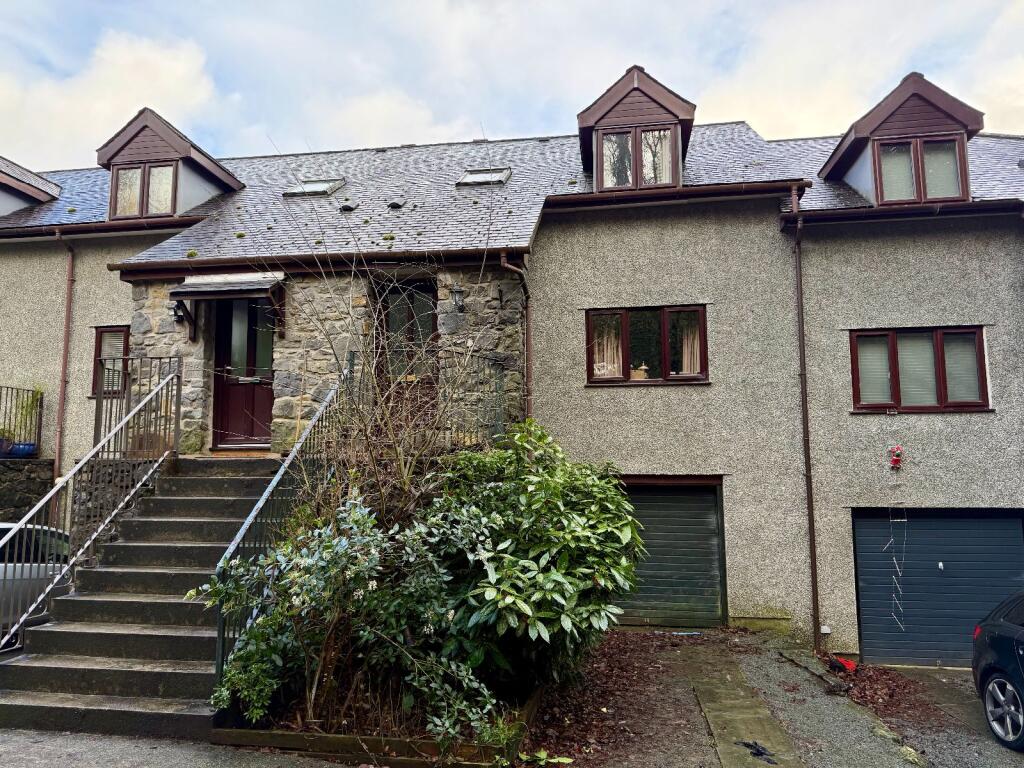 3-bed terraced on 5 Tyn y Cae Estate, South Street, Dolgellau LL40 1GB, £185,000