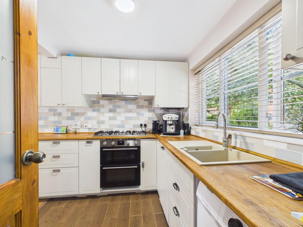 House in Burghfield Common, Burghfield - View 3