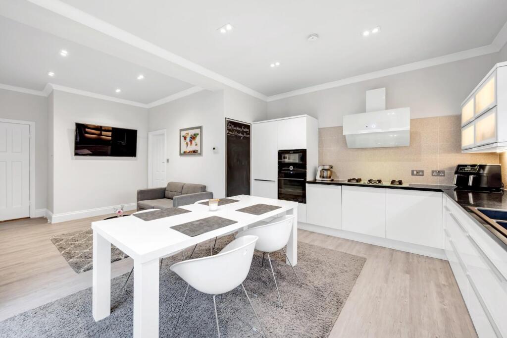 House in London - View 5