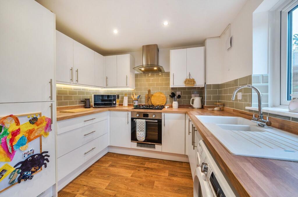 Claudius Close, Andover, SP10 5LB photo 4