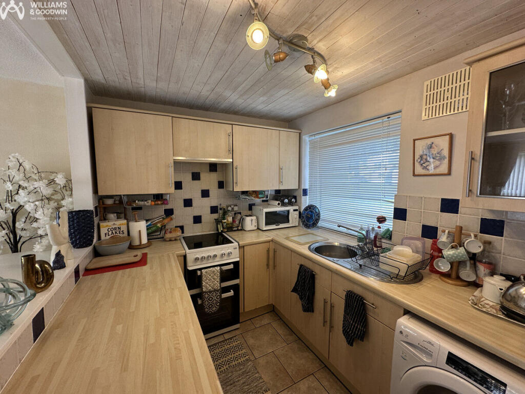 Ffordd Garnedd, Y Felinheli, Gwynedd, LL56 photo 3