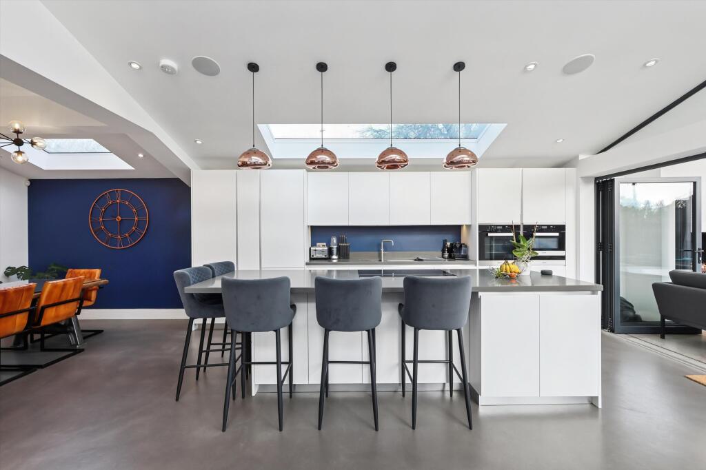 House in Weybridge - View 4
