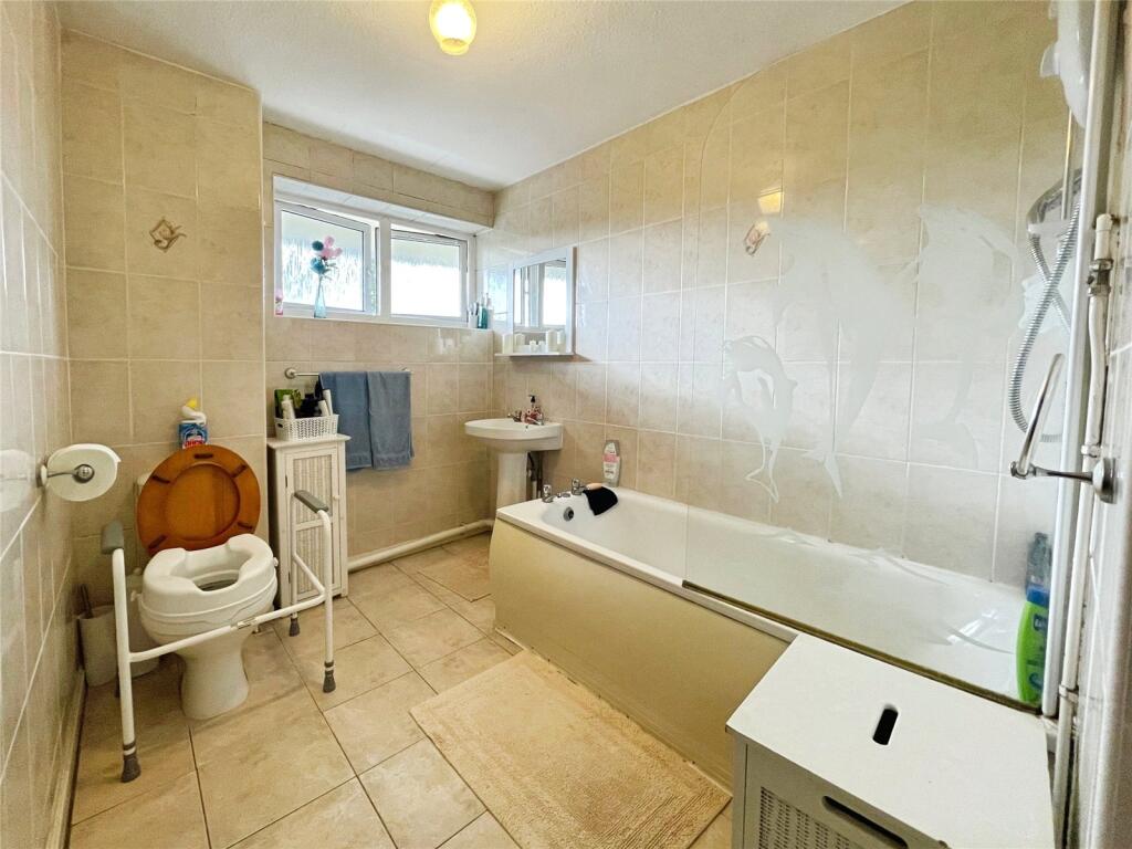 Apartment in Warwick, St John's, Kenilworth - More