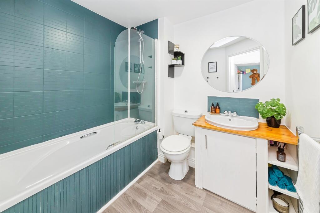 Apartment in Redhill - View 4