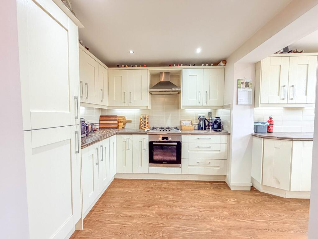 Woodcote Avenue, Nuneaton, CV11 photo 4