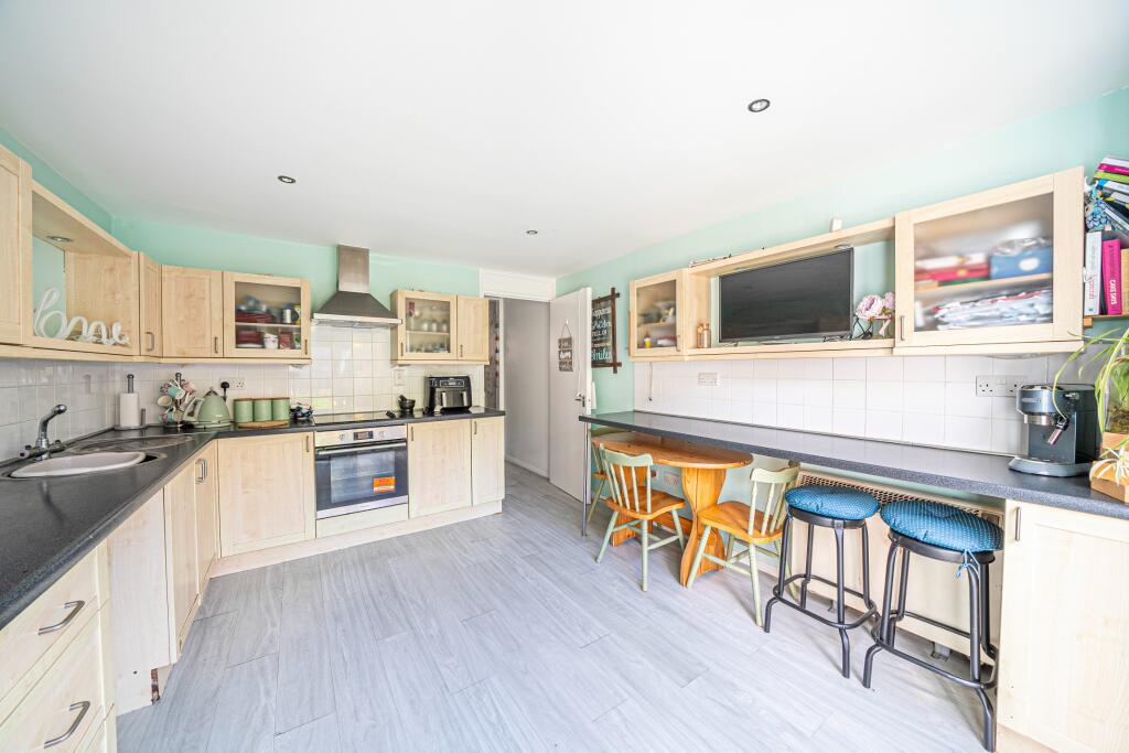 Florence Court, Andover, SP10 5HZ photo 3