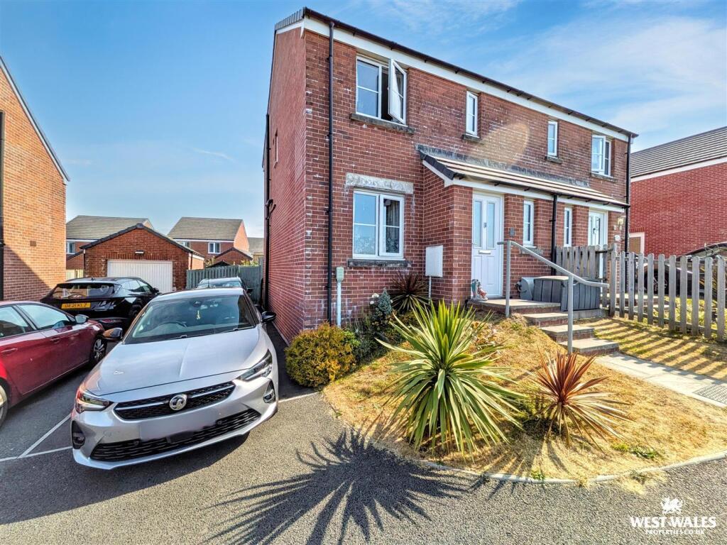Main image of property: Heol Dyffryn Aur, Kidwelly
