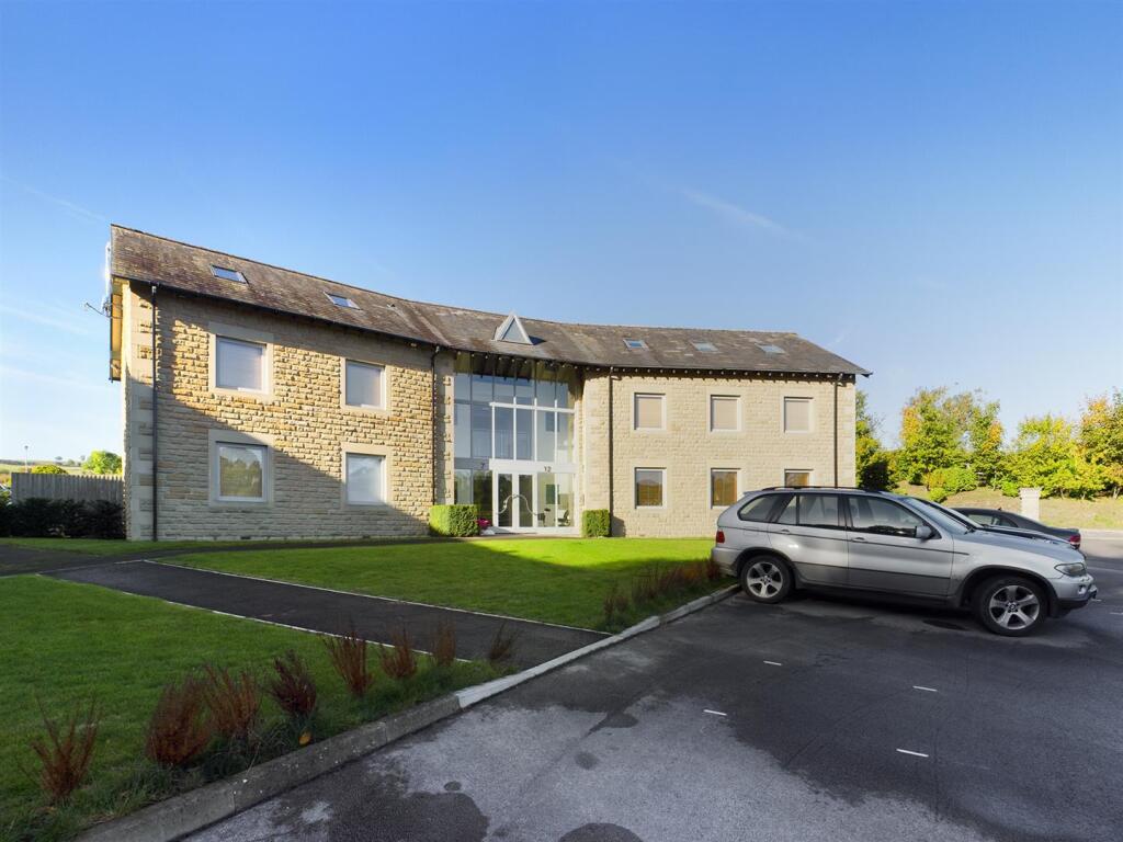 Main image of property: Apt 7 Endcliffe Court, Deepdale, Ashford Road, Bakewell, Derbyshire, DE45 1GT