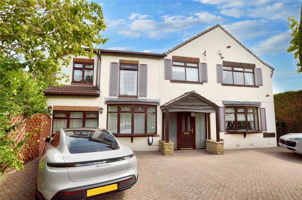 Main image of property: Woodhall Park Mount, Woodhall, Pudsey, West Yorkshire