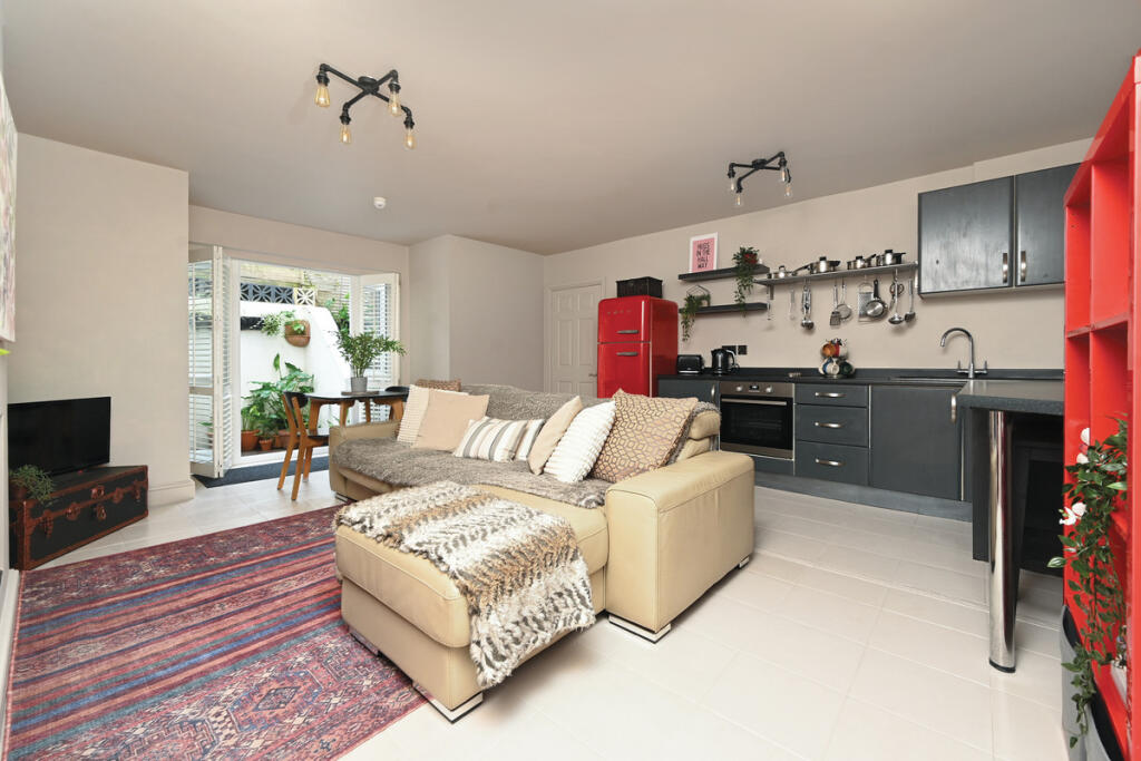 Apartment in Hove, Brighton and Hove - View 3