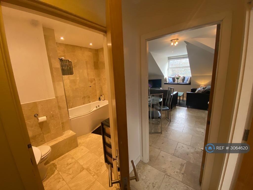 Apartment in Leeds, Kirkstall - View 4
