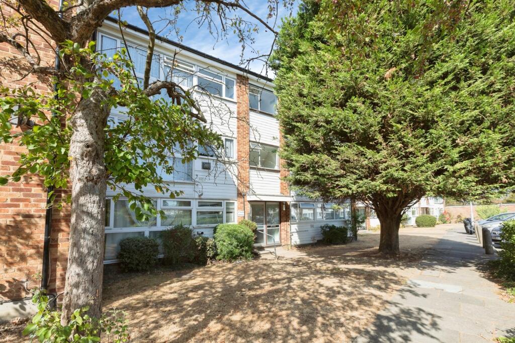 Main image of property: St. Peters Close, Ilford, IG2