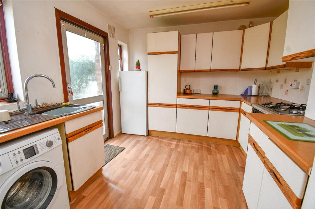 Pooltown Road, Whitby, Ellesmere Port photo 4