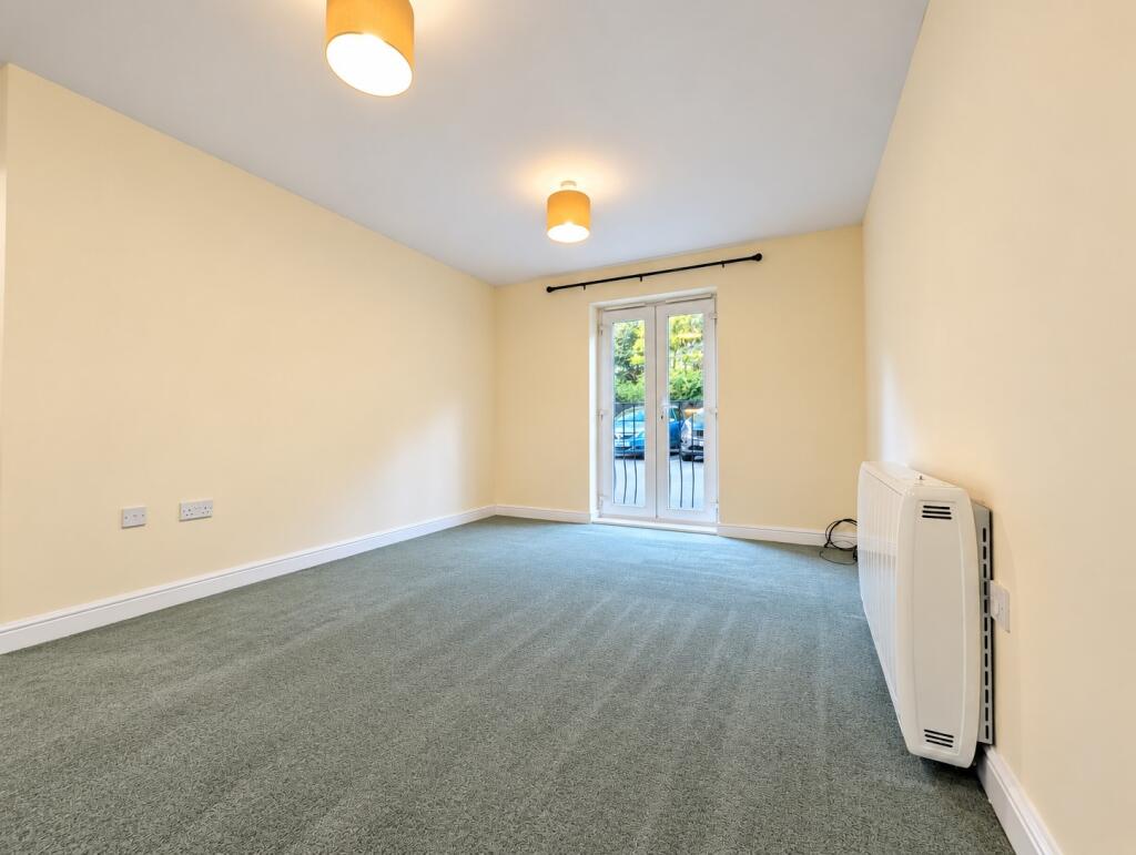 Apartment in Swindon, Haydon Wick - View 3