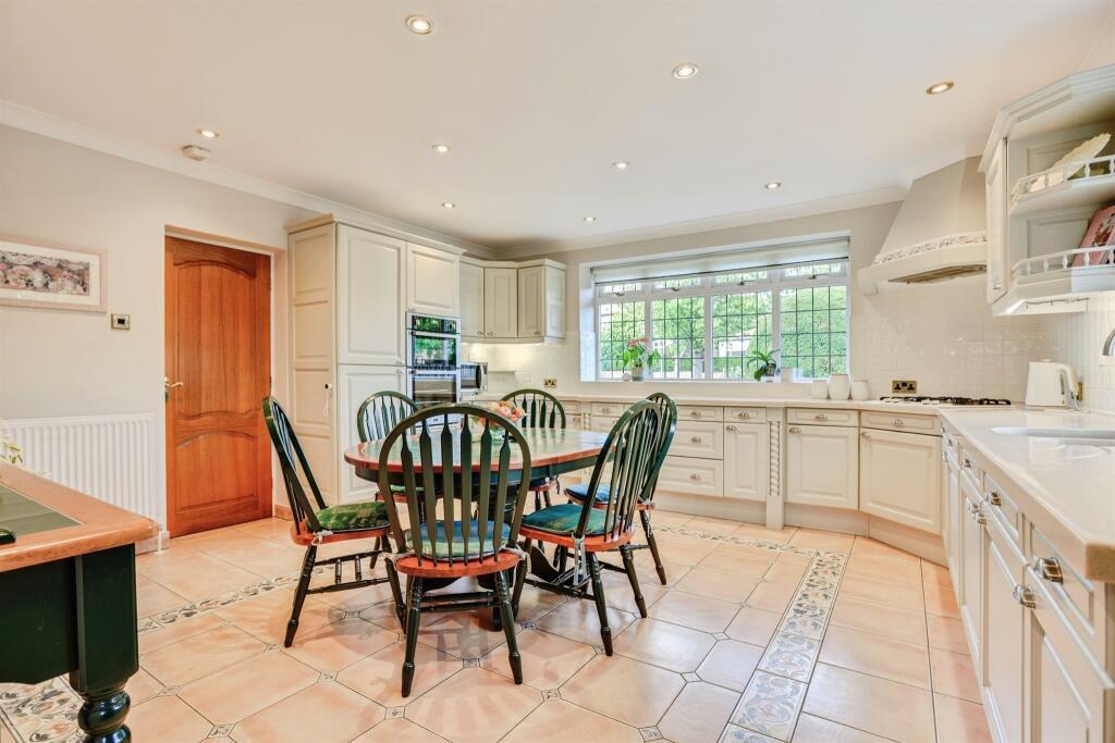 House in Wakefield, Snow Hill, Outwood - View 3