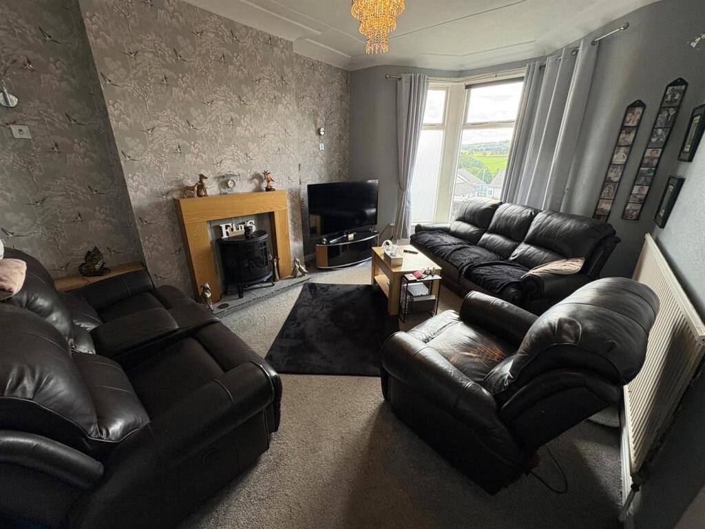 House in Bradford, Hill Top, Thornton - View 5